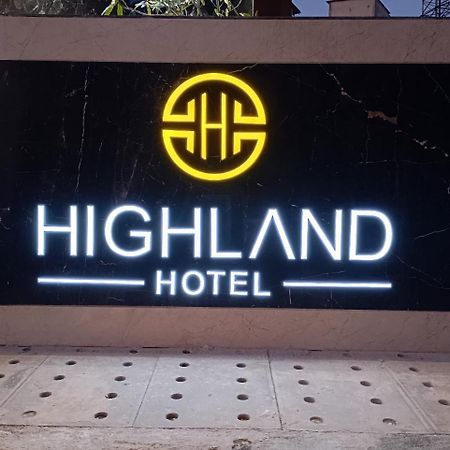 Highland Hotel Bangalore Buitenkant foto