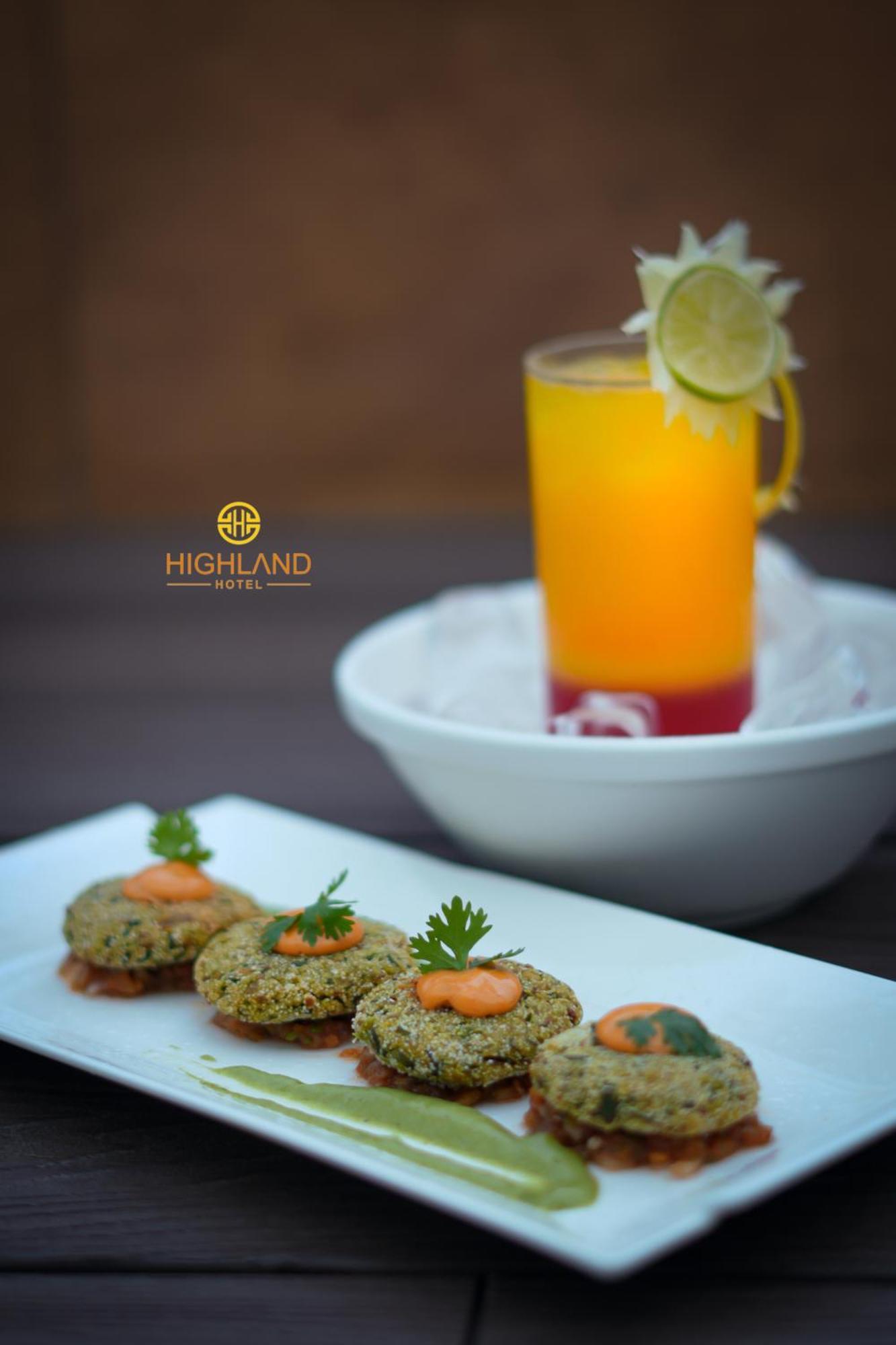 Highland Hotel Bangalore Buitenkant foto