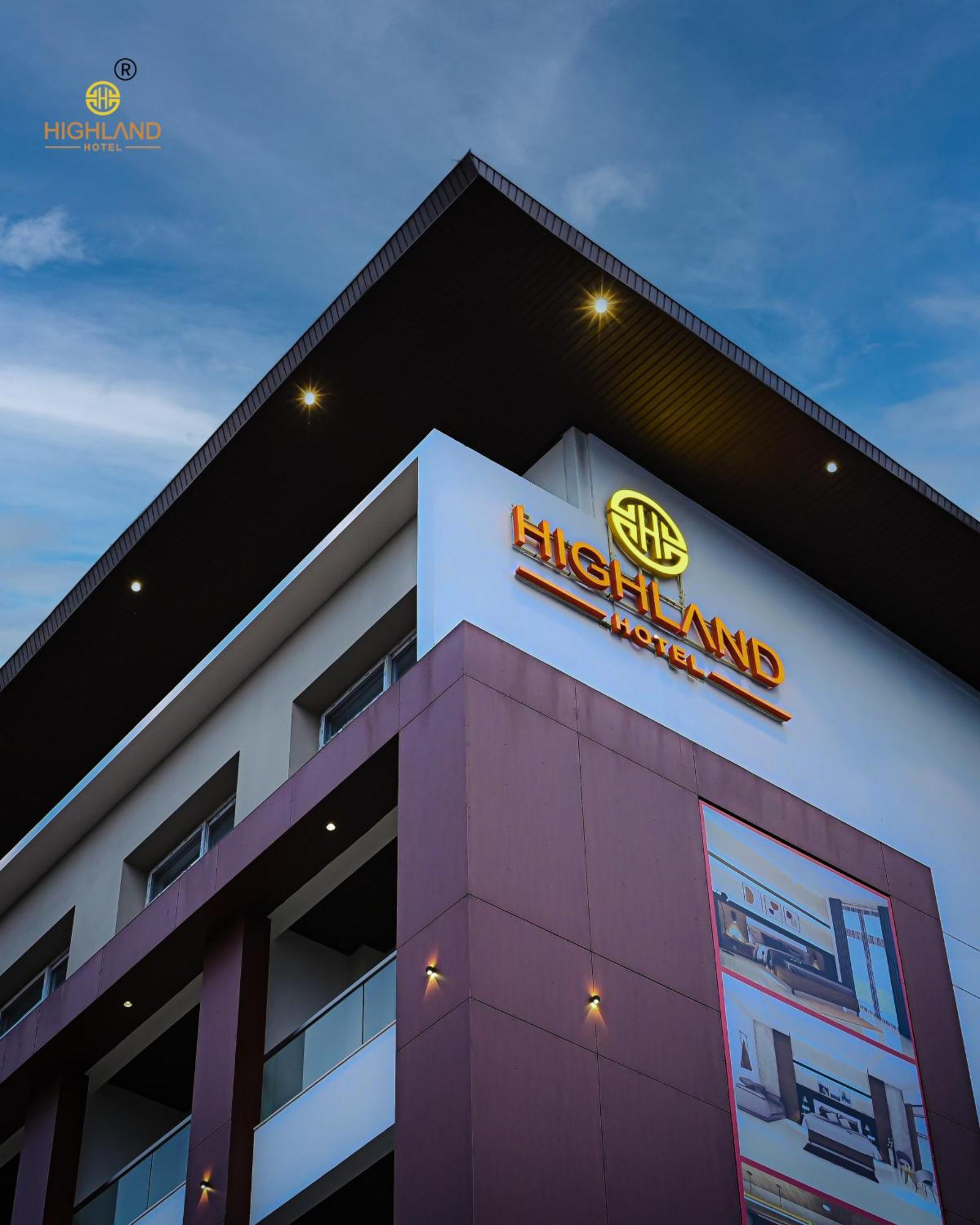 Highland Hotel Bangalore Buitenkant foto