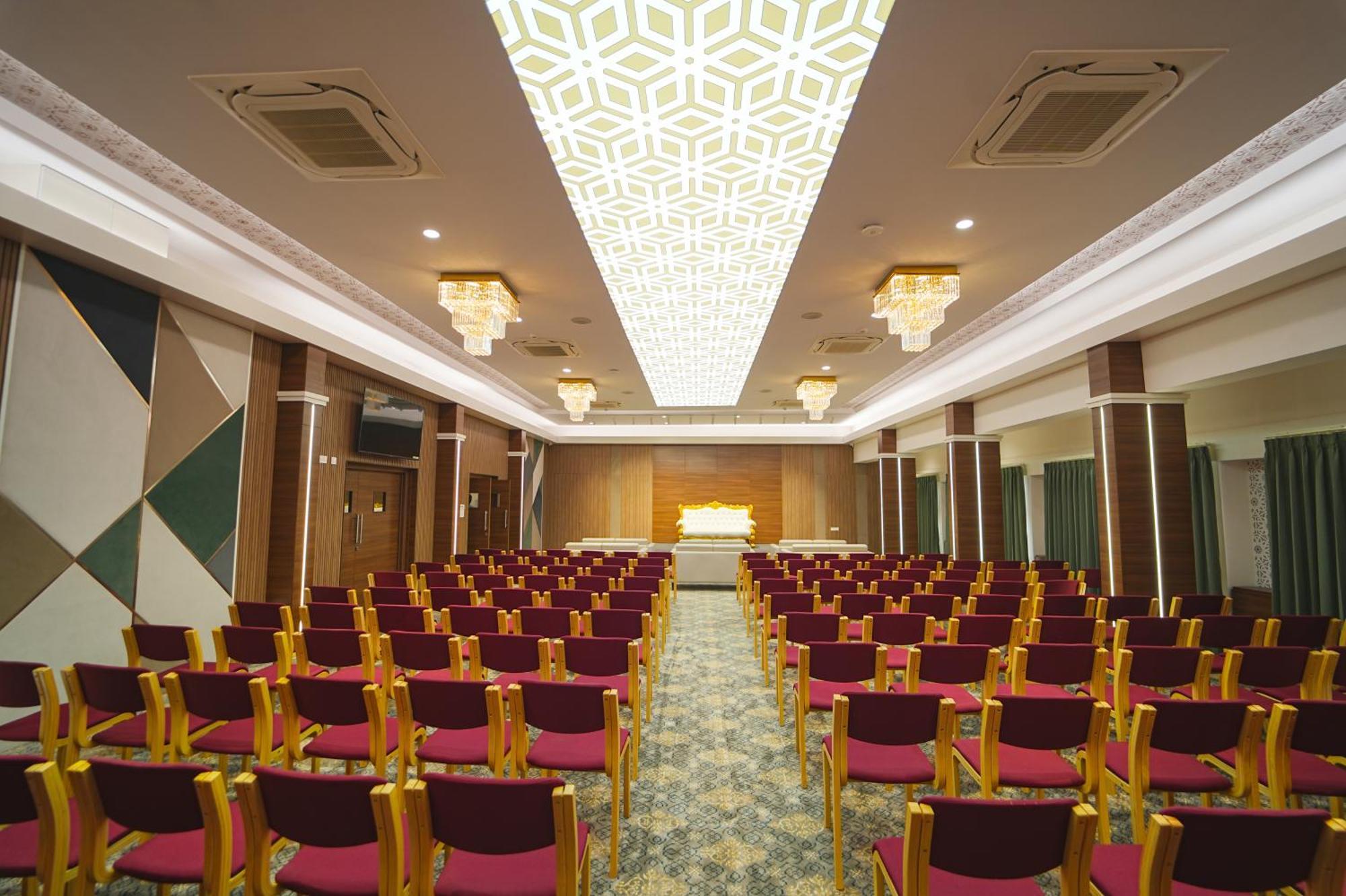 Highland Hotel Bangalore Buitenkant foto
