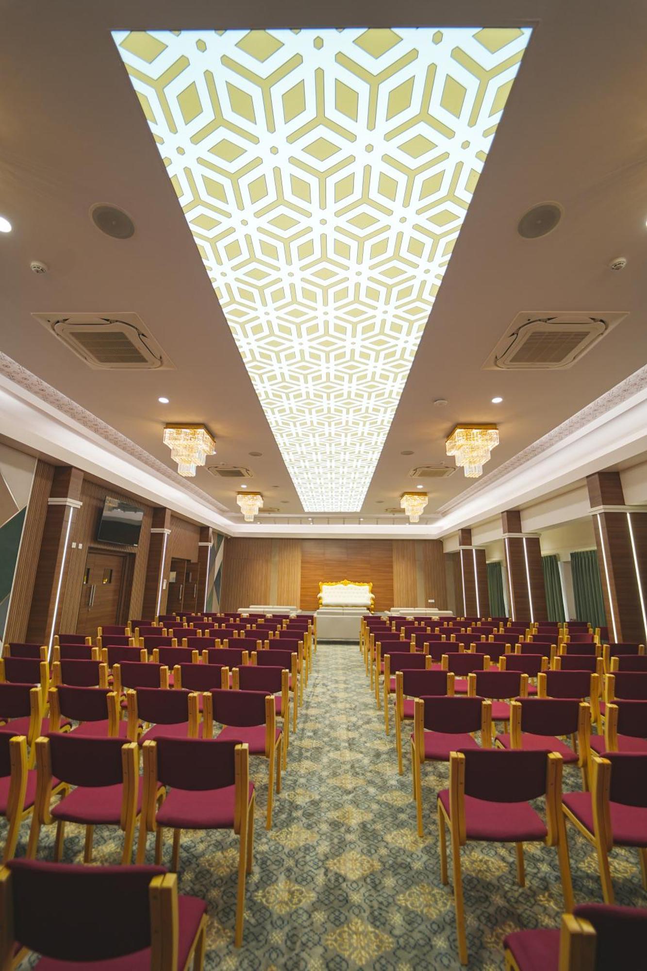 Highland Hotel Bangalore Buitenkant foto
